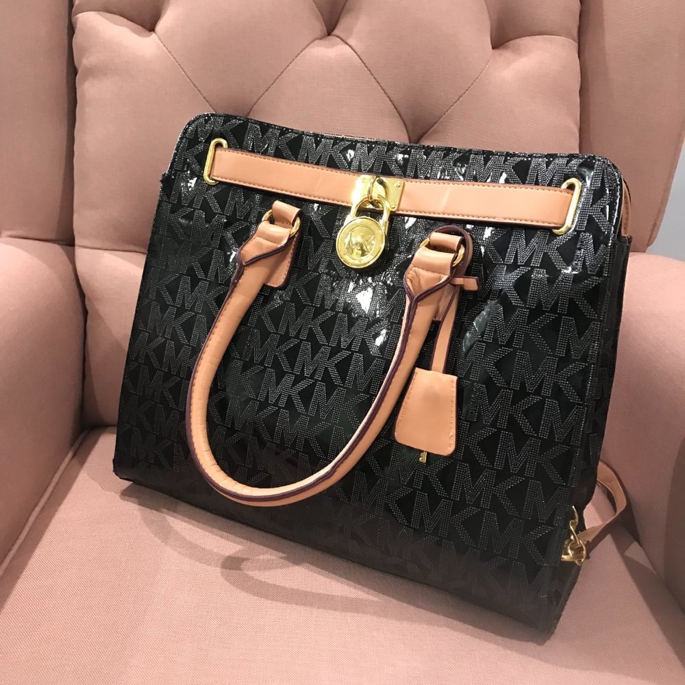 Shoulder bag with gold hardware - Picture 6 of 16